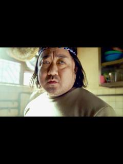 [x]マ・ドンソク史上、強烈なビジュアルの面白キャラクター!?映画『スタートアップ！』予告編 - YouTube