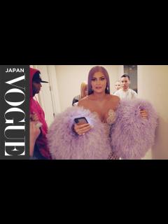[x]カイリー・ジェンナー、METガラ登場までの舞台裏。| Met Gala | VOGUE JAPAN - YouTube