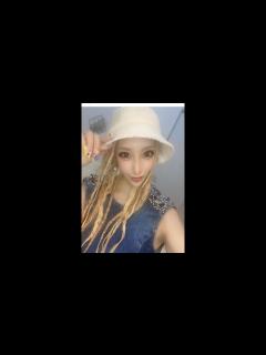 [x]「ニュース」「全身タトゥー」話題の加藤紗里、32歳最新ショット「身体だけは大事に」の声も…背中にヤモリ、足や腕にも - YouTube