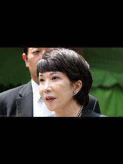 [x]高市早苗大臣ら靖国神社を参拝 - YouTube