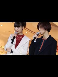 [x]E-girls藤井萩花、藤井夏恋らがサマンサタバサとコラボレーションで表参道に登場！ - YouTube