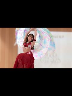 [x]【ベリーダンス】小柄で美ボディなダンサーさんのクリスマスステージイベント！① - YouTube